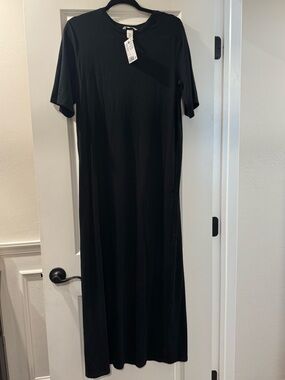 H&M Black Short-Sleeve Maxi Dress